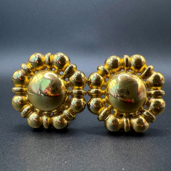 ❗️FINAL PRICE❗️LOT 923 18K gold plated Givenchy vintage clip on earrings - Picture 1 of 10